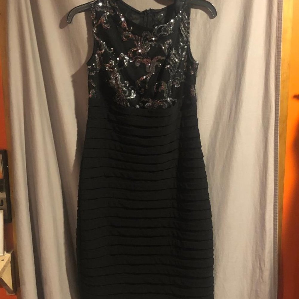 NWOT Scarlett Sleeveless Sheath Dress Black Size 4